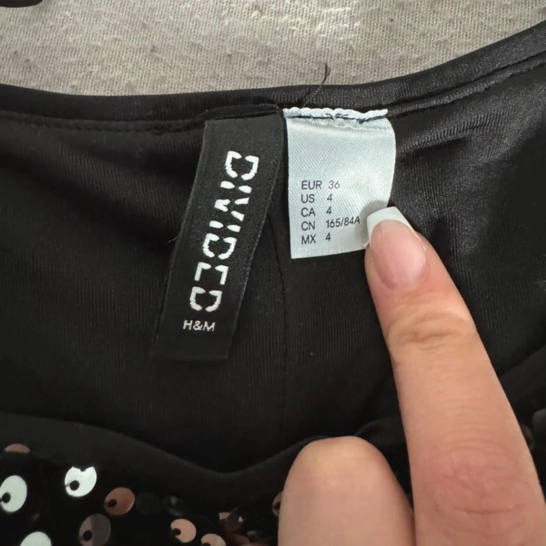 Svart paljettklänning från H&M Divided - 91