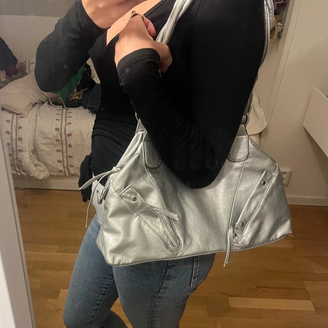 y2k väska med detaljer