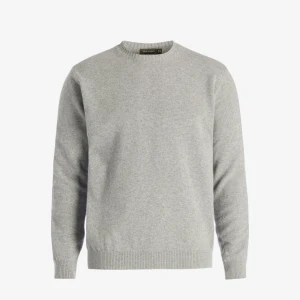 Grå tröja från Oscar Jacobson - Säljer en stilren grå tröja från Oscar Jacobson som ja fick i julklapp men inte passar mig. Storleken är S men passar vissa med M. Har endast använt tröjan 2-3 ggr så skicket är 9/10. Nypris 1399kr - Mitt pris 900kr