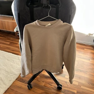 Beige sweatshirt - Beige sweatshirt från Gina tricot