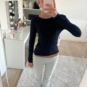 Marinblå tröja - Fin!