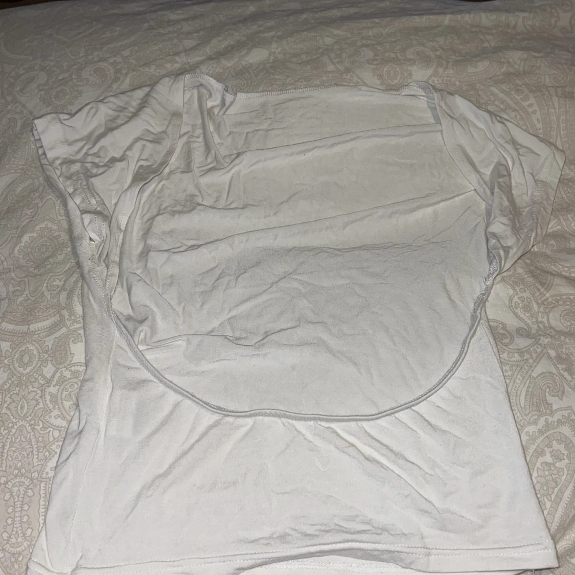 Vit topp med öppen rygg från Shein - 90