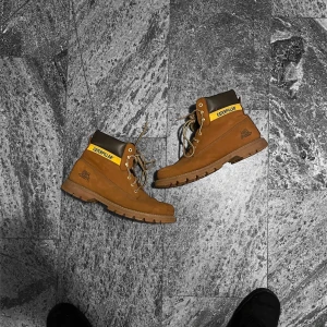 Caterpillar Boots  - Säljer ett par Boots från Caterpillar, Perfekta för Vintern! Storlek 46, Skick 7,5/10 Sparsamt Använda, Kom dm för eventuella frågor 🙌