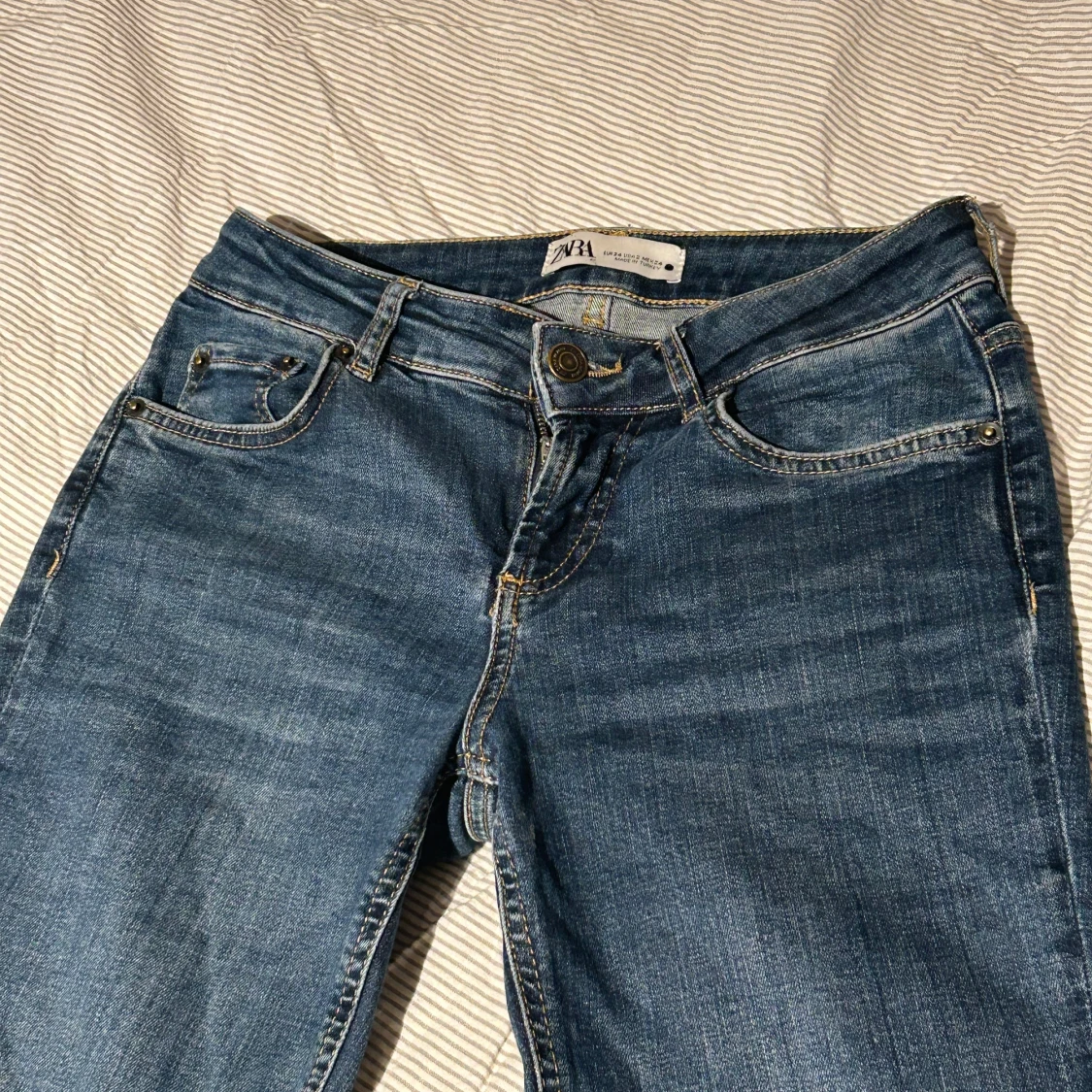 Mörkblå lowwaist bootcut jeans från Zara - 91
