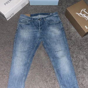 Dondup jeans  - Snygga blå jeans från Dondup George kollektionen och dessa är då i stl 34. Bra skick och perfekt nu❗️