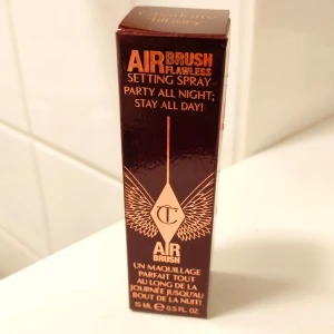 Charlotte Tilbury setting spray  - En ny och oöppnad setting spray från Charlotte Tilbury 15 ml 💕 priset kan diskuteras 