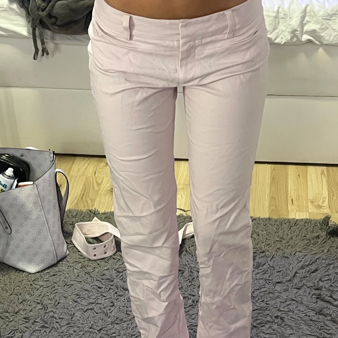 Ljusrosa lågmidjade suit pants med bälte  - 90