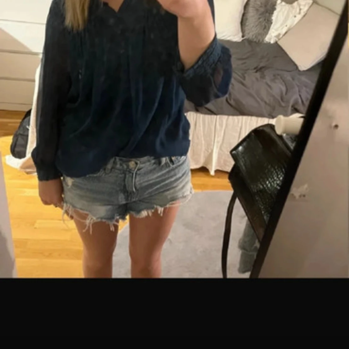 Mörkblå blus med knappar - 90