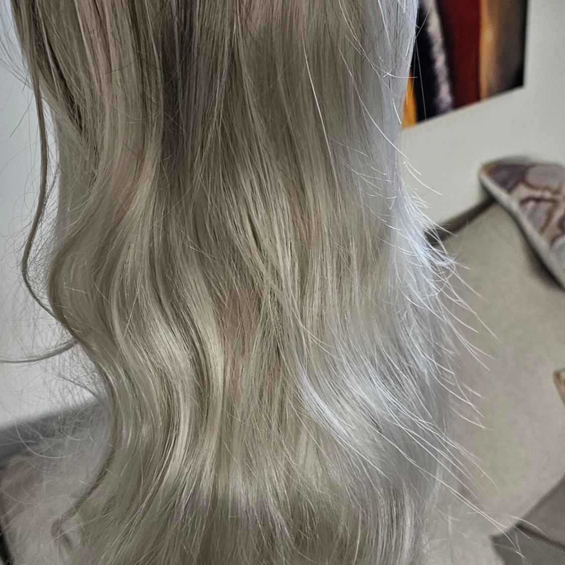 Snygg silverfärgad peruk - 92