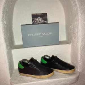 Philippe model - Säljer nu dessa feta Philippe model skorna. Bra skick och box medföljer storlek 40-41