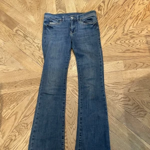 Blå bootcut diesel - Snygga diesel  blå bootcut jeans