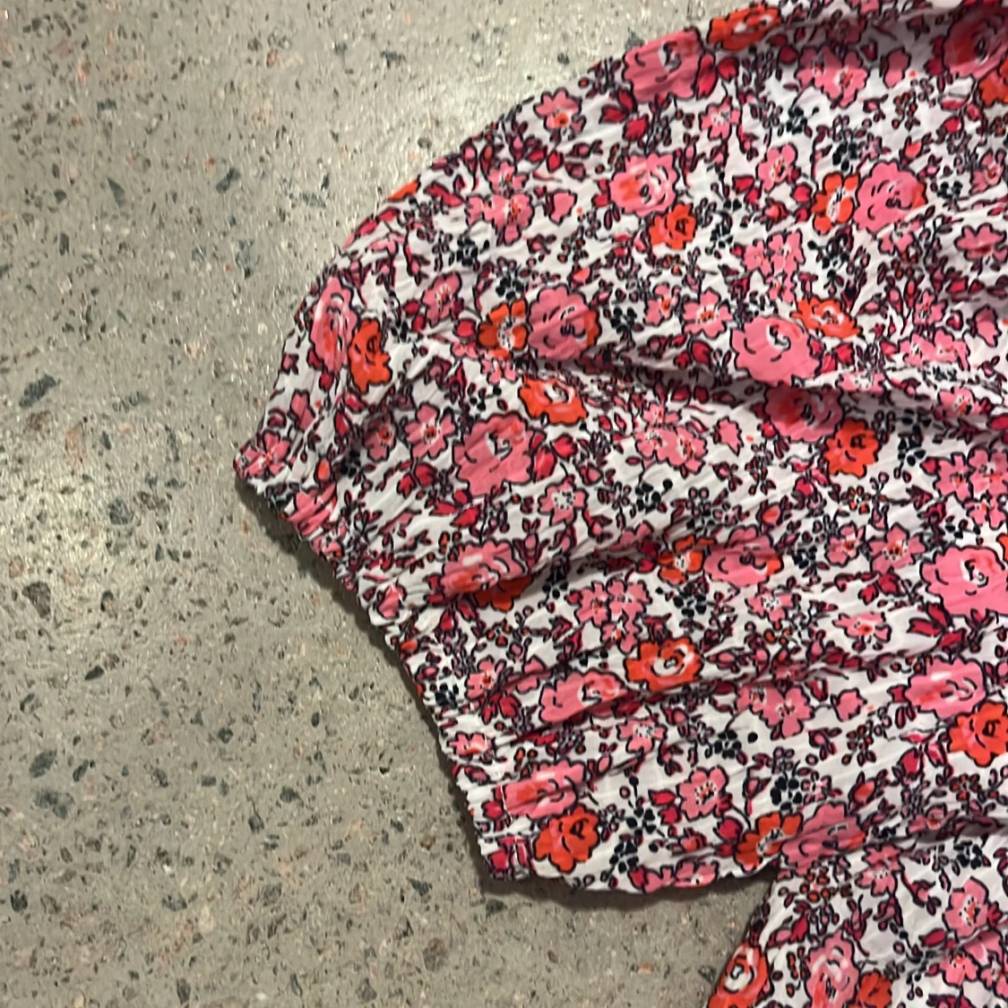 Blommig blus från Vero Moda strl 146 - 93