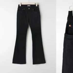 Lowwaisted bootcut jeans  - Supersnygga Lowwaisted bootcut jeans. Populära modellen från Gina i fint skick. Storlek 34. 