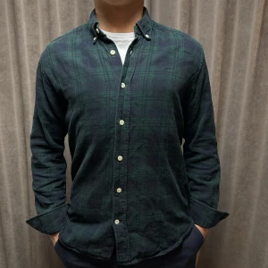 These glory days skjorta - Säljer denna snygga these glory days flanell skjortan | storleken är small | modellen på bilden är 173 cm | skicket är bra | 