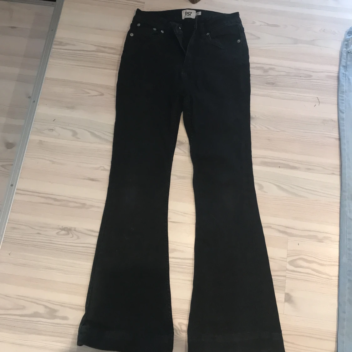 Svarta flare jeans från lager 157