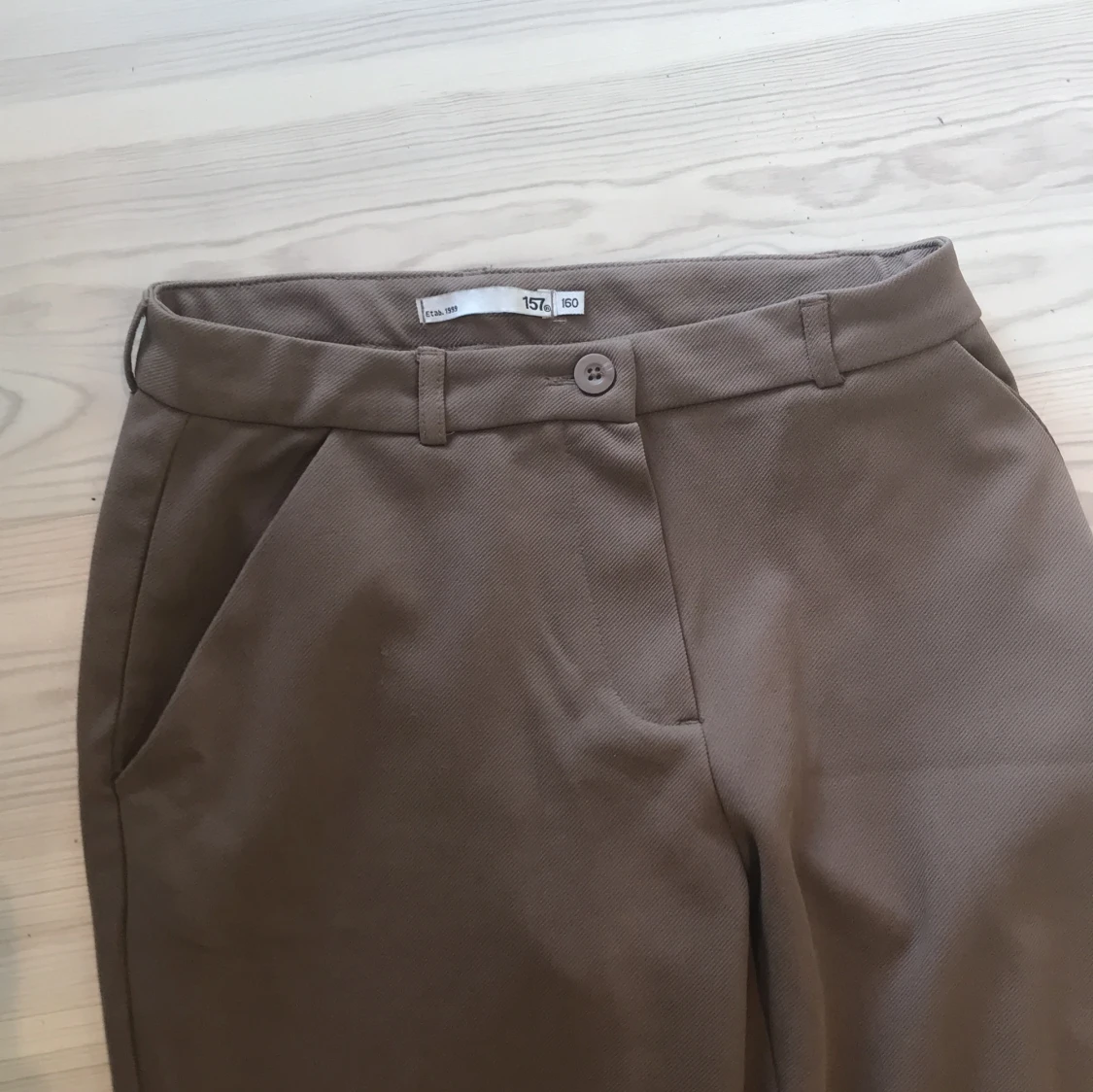 2 par Bruna kostymbyxor - 92