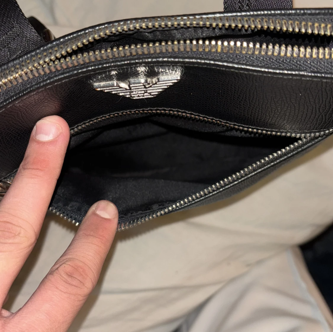 Svart axelväska från Emporio Armani - 93