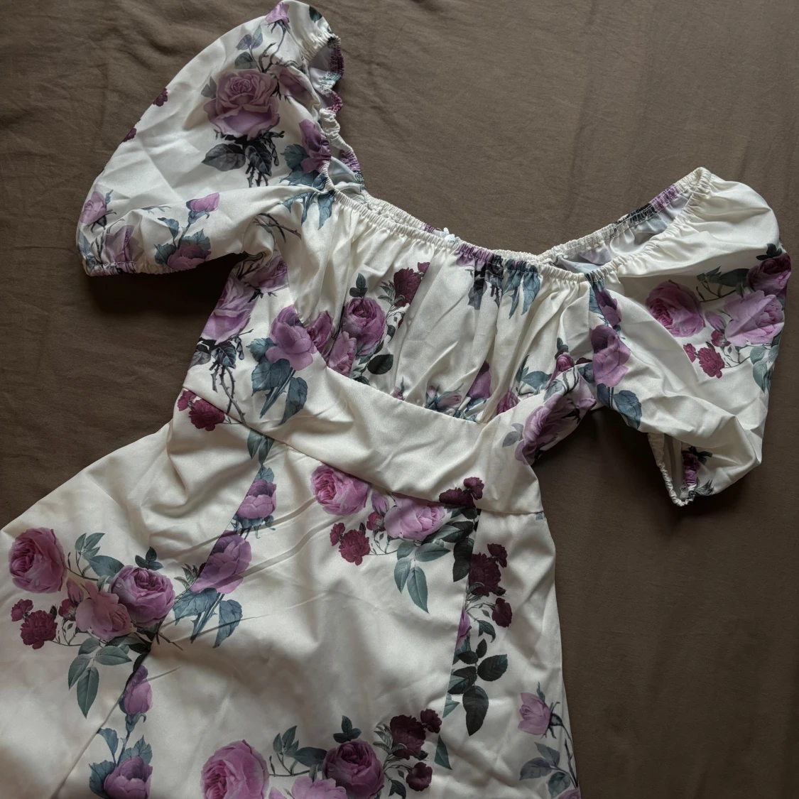 Blommig offshoulder klänning - 1