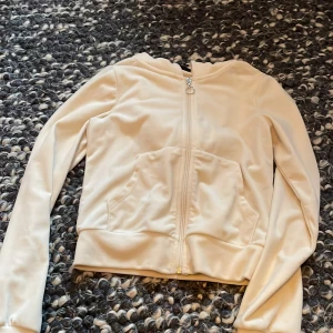 Ziphoodie från Gina Tricot - As mjuk och snygg