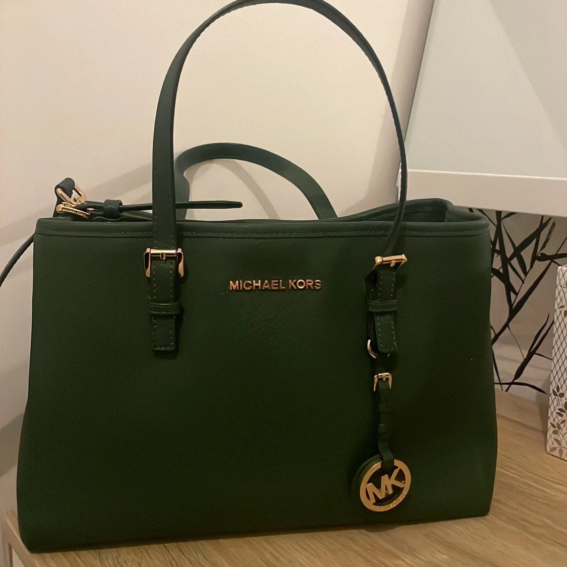 Grön handväska från Michael Kors