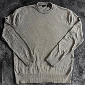 Grön stickad tröja - En grön stickad tröja o nyskick. Storlek M. Pris går att diskutera✅