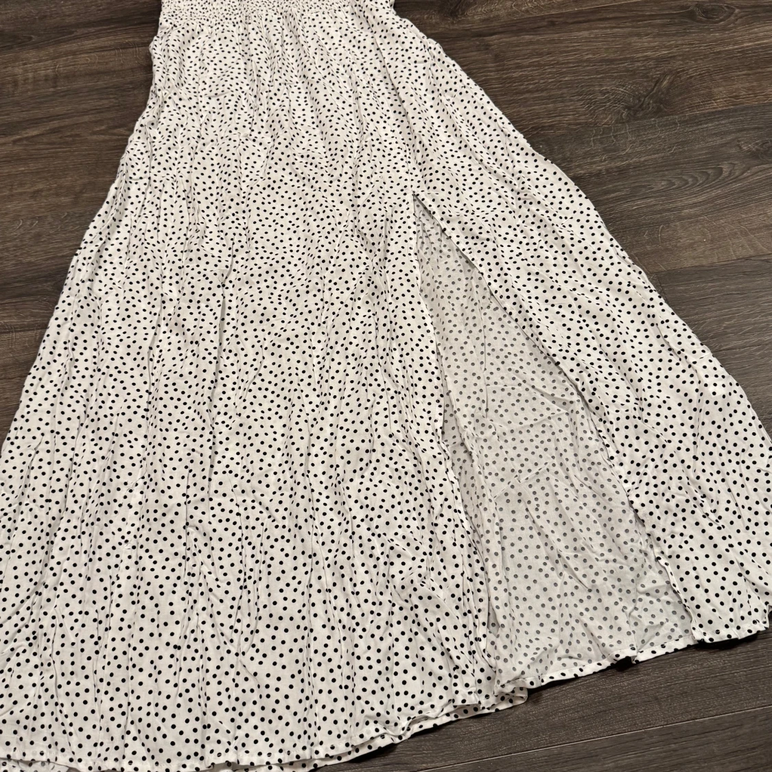 Vit prickig sommarklänning offshoulder - 90