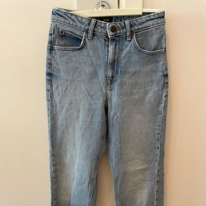 Lee jeans - W24L26, använda lite slitna se bild.
