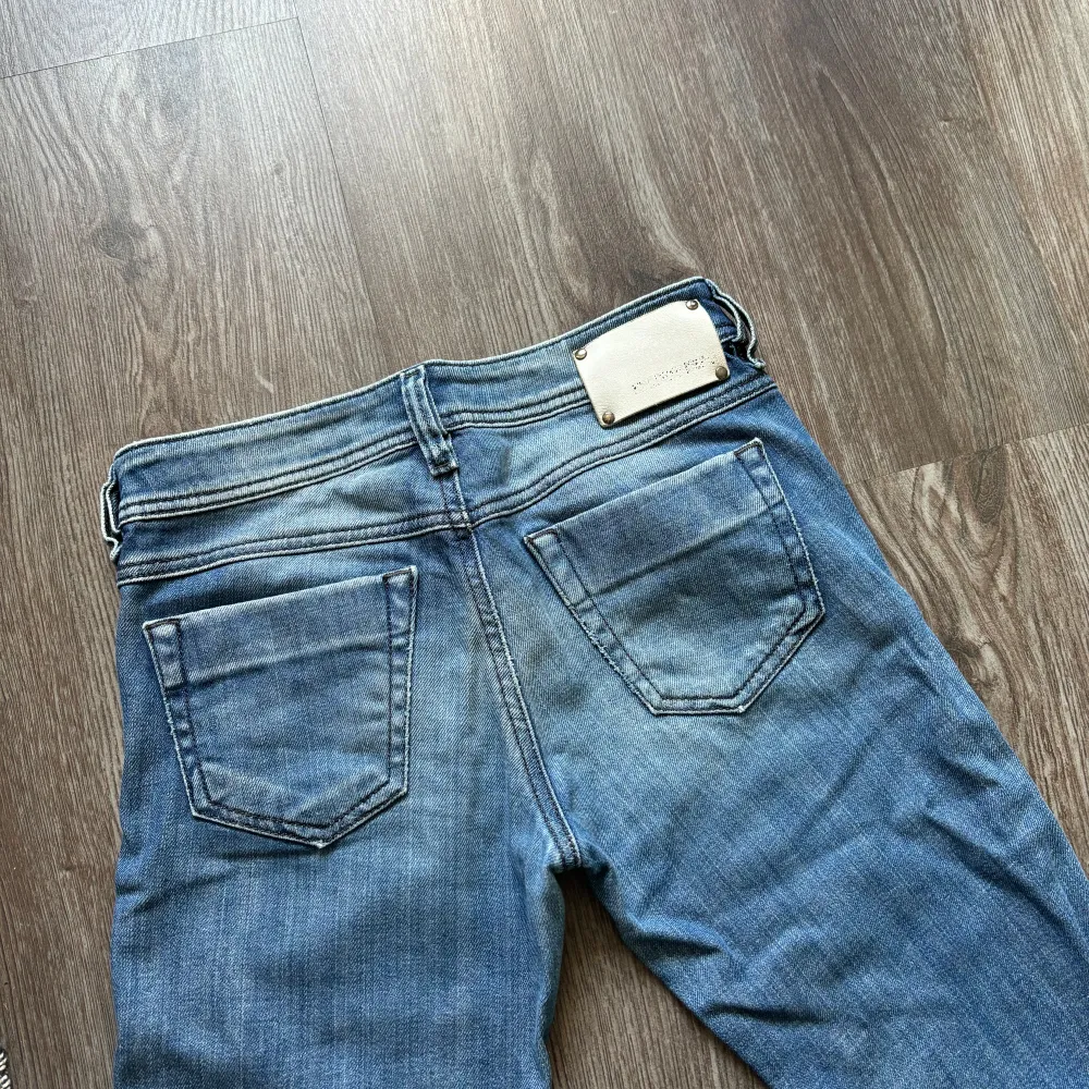 Super fina diesel jeans i jätte bra skick! Passar i längden på mig som är 166 men även om man är lite längre!💞. Jeans & Byxor.