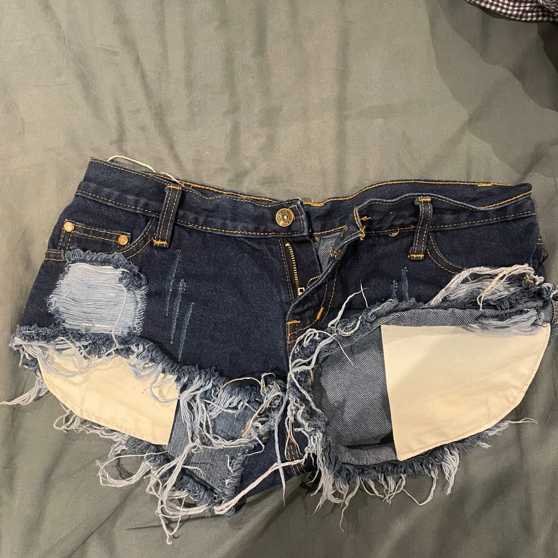 Lågmidjade mörkblå shorts 