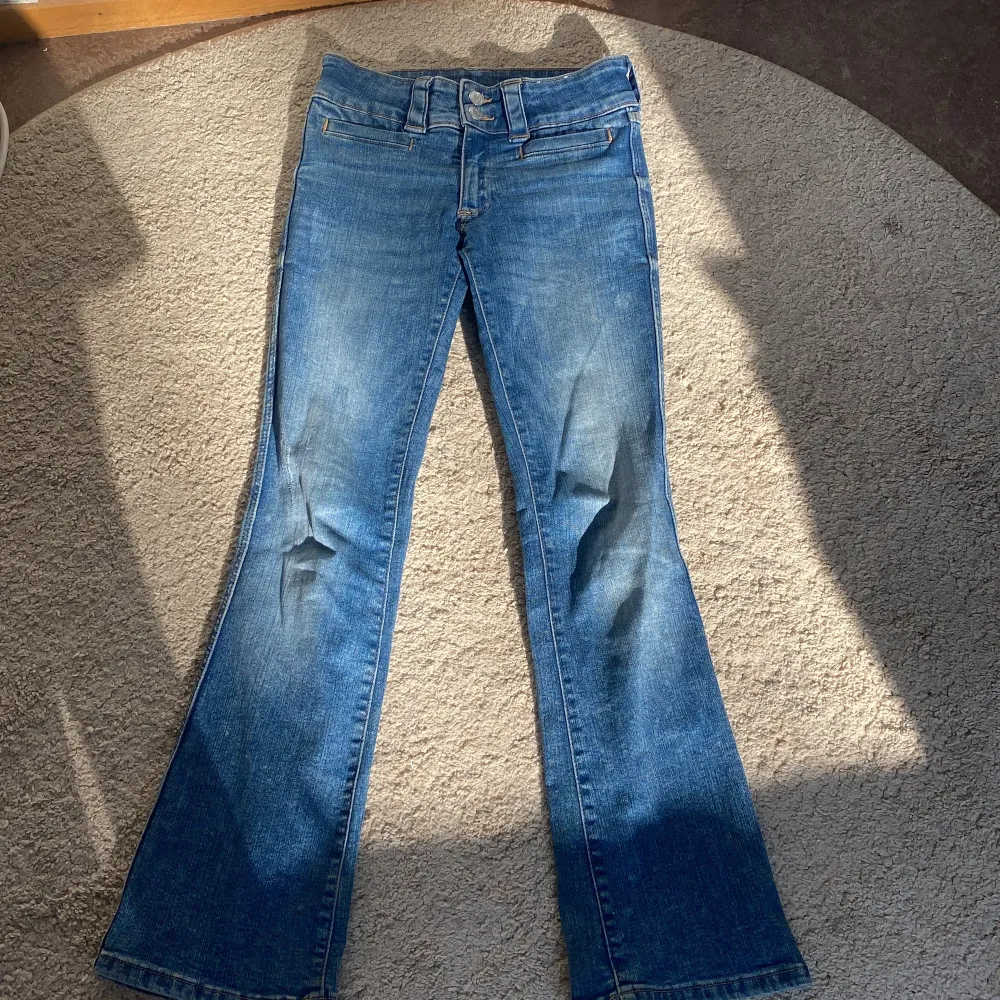 Jätte fina hm jeans som knappt är använda❤️. Jeans & Byxor.