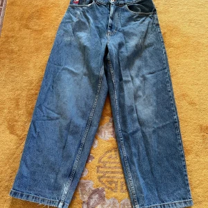 Baggie big boys jeans - Feta big boys med gamla loggan sitter fett nice och baggie märke polar
