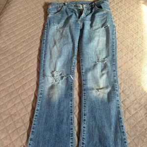 Levis low waisted jeans - Super snygga Levis jeans i storlek W30 L34 och passar S/liten M