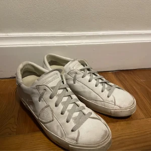 Phillipe model - Säljer då jag vill köpa några vinter skor Skick:7/10 pris går att diskutera 
