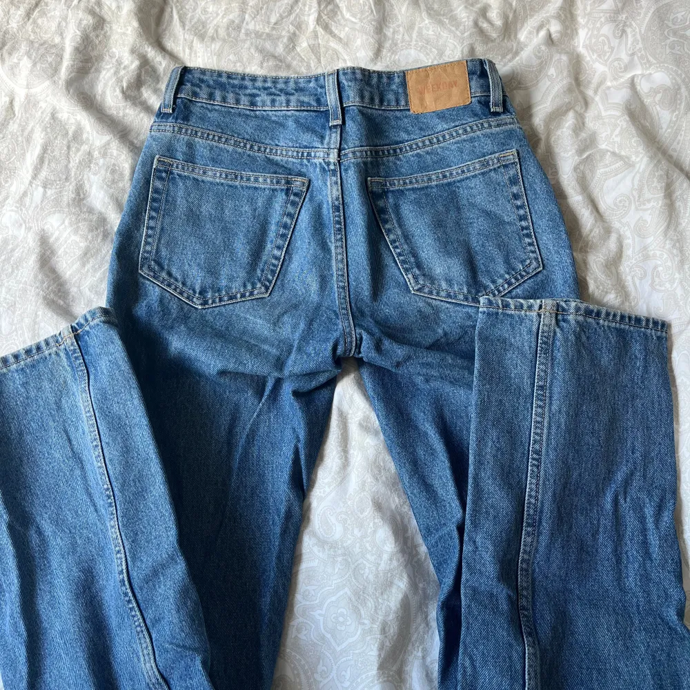 Superfina midwaist-jeans från weekday. Storlek, W25 L32.. Jeans & Byxor.