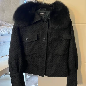 Meotine jacka  - Lägger upp igen då det tyvärr var många oseriösa köpare. Köp direkt för 2400kr💞 varsam använd, ända defekten är att den är lite nopprig som går att fixa lätt.