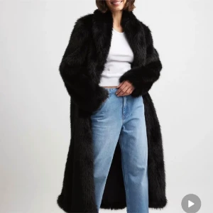 Nakd X Lojsan Wallin Fuskpäls. SÖKES!! - Sökes!! I storlek 32 eller 34!🥰🥰🌸