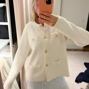 Kofta hm - Kofta med guldknappar från hm