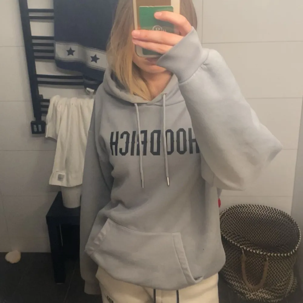 Säljer min Hoodrich hoodie i storlek s 250 kr pris kan diskuteras . Hoodies.