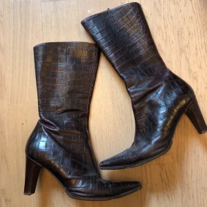 Stövlar med klack💗 - Stövlar med klack från humana, knappt använda💕 perfekta för hösten