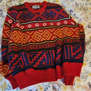 Höst tröja  - Retro tröja från beyondretro typ. Älskar den men lite för kort. Vill ha mer oversize. Den är stretchig. Varm och luftig vid halsen. St 34 till 38. Möts i gbg. 60kr. Pris från början var över 80kr. 