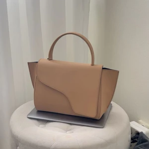 ATP aktier vädka - Superfin ATP aktier väska i nyskick, endast använd ett fåtal gånger och har inga defekter! 