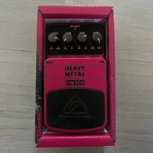 Gitarr pedal heavy metal - Behringer HM300 Heavy Metal-pedal Använd en gång, så som ny Säljer då jag inte har användning för den,  ( Originalpris 315kr )