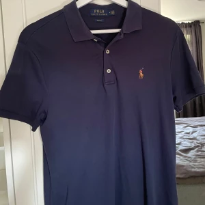 Ralph Lauren pike  - Hej, säljer en Ralph Lauren pike i storlek M- Slim fit. Inga defekter eller liknande! 🙌