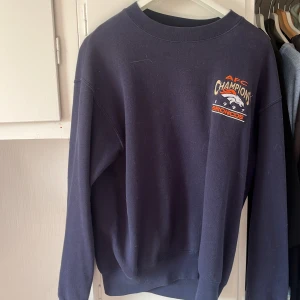 Lee sport sweatshirt  - Köpte denna second hand men kommer tyvärr inte till användning. Den är som ny