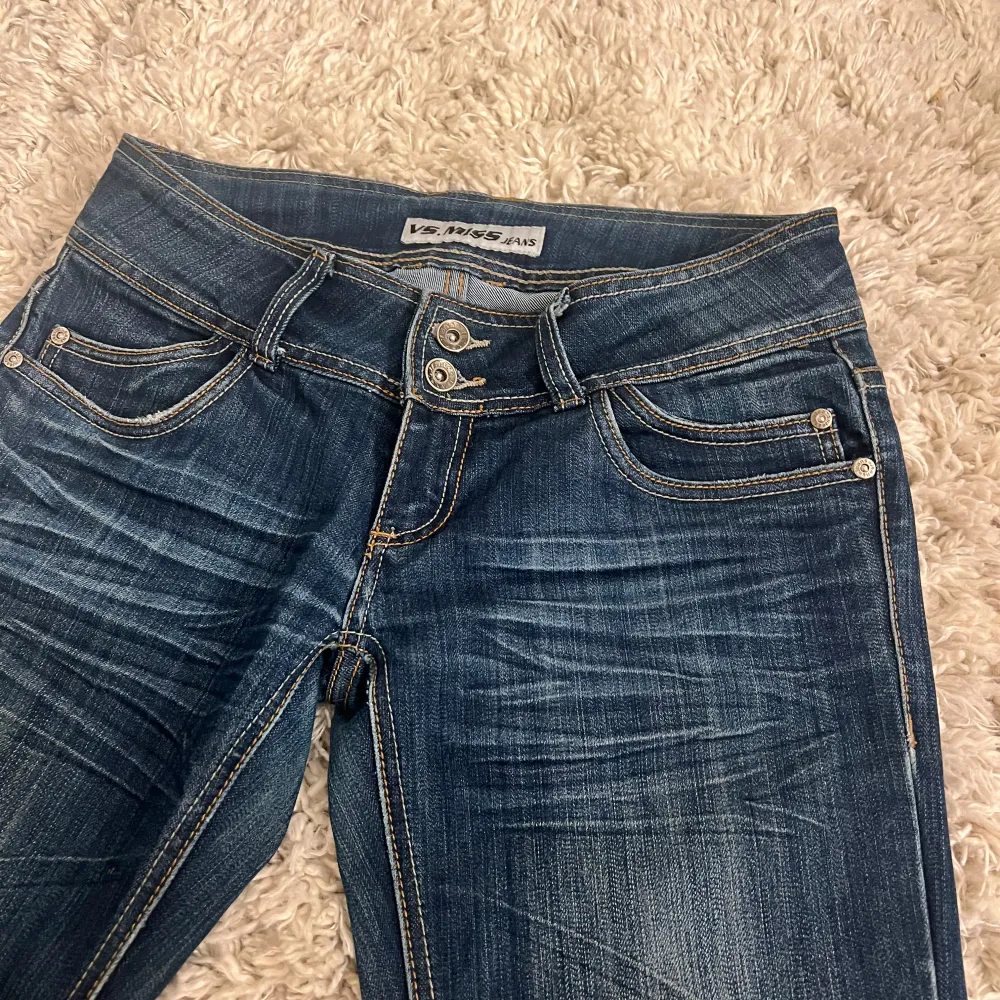 Fina jeansđKöpte pĂ„ Plick men var lite för smĂ„. Storlek S- m. Köpte för 400 men sĂ€ljer för 300kr. Farkut & Housut.