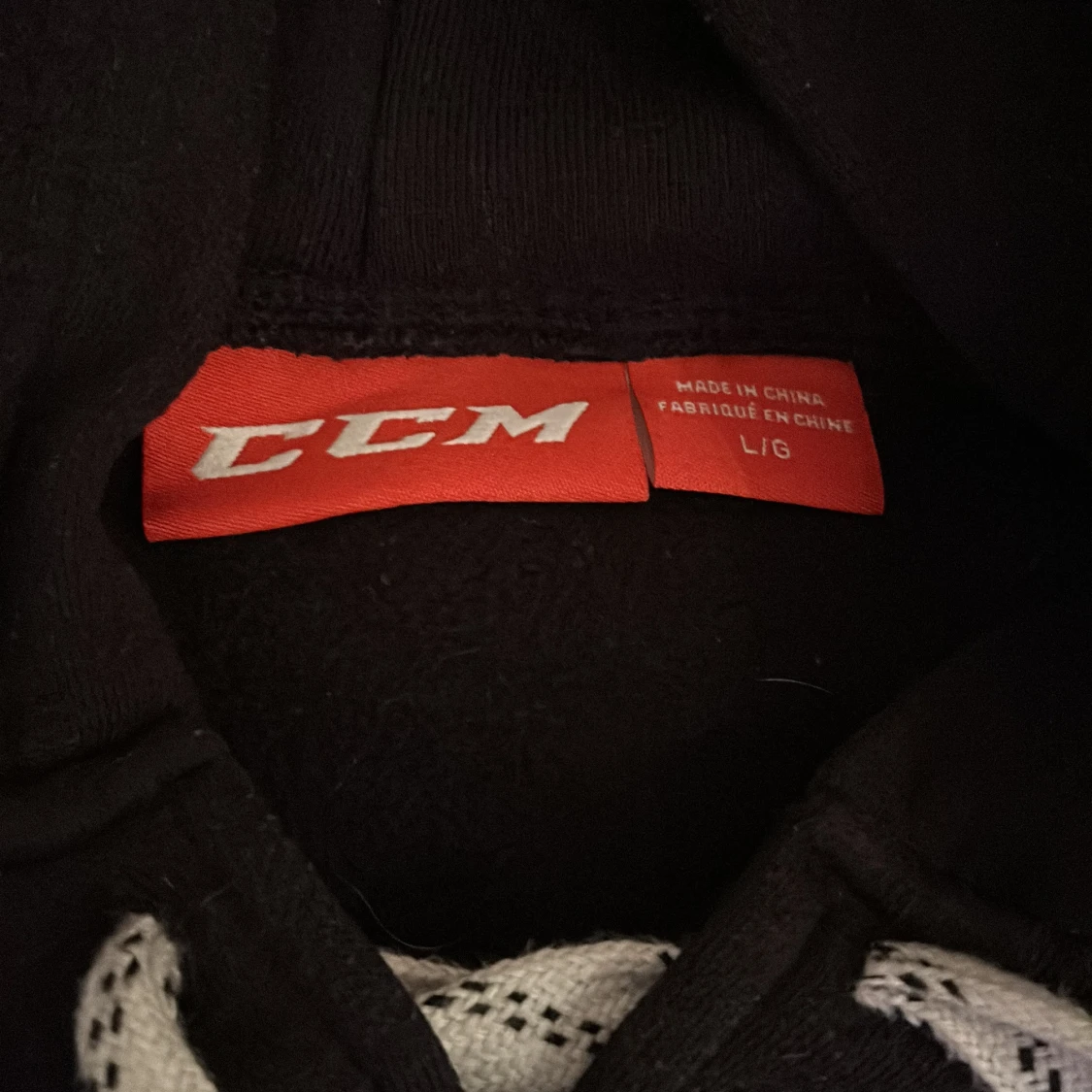 Svart hoodie från CCM - 1