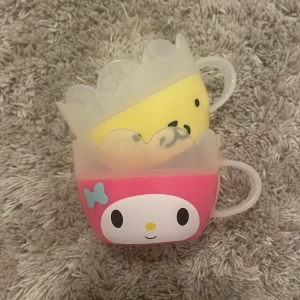 pompompurin & my melody - Två stycken pompompurin och my melody muggar från mcdonalds 2017.