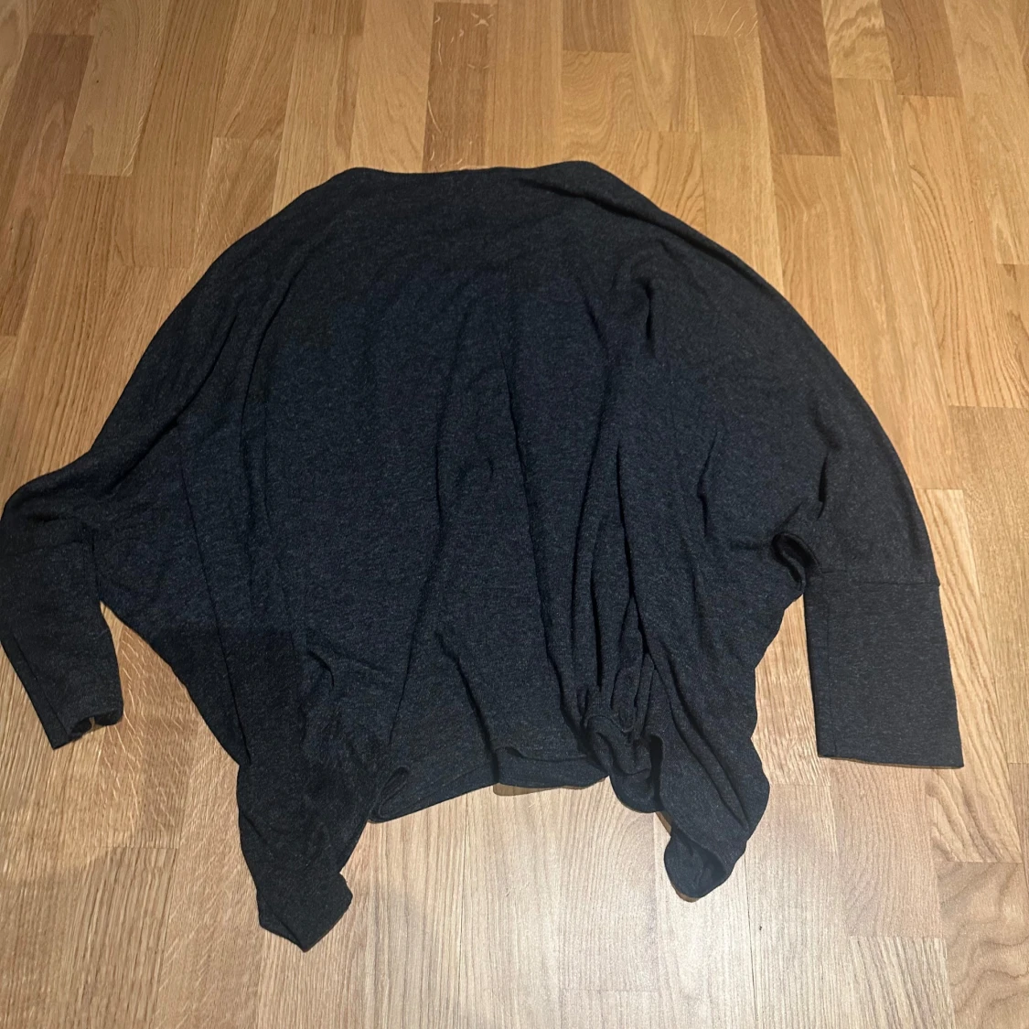 Mörkgrå tröja från MNG small