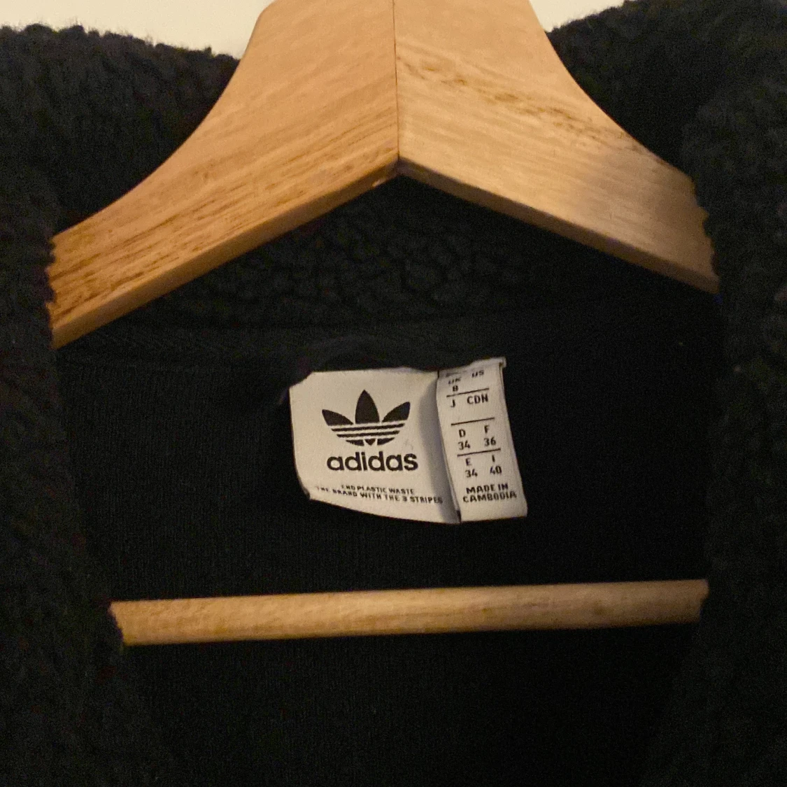 Fluffig adidas tröja  - 1