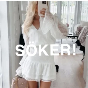Vit spetsklänning med volanger - Söker denna klänning i storlek 34!! Betalar bra och vill ha den på min student i år!💕💕
